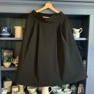 Black Uniqlo pleated a-line skirt